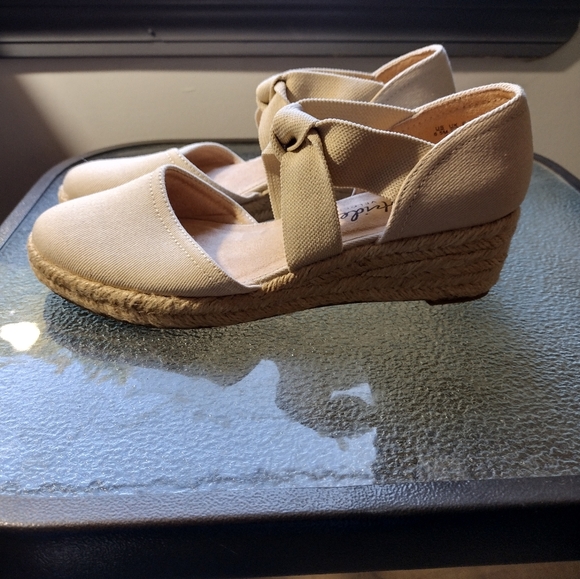 NEW Life Stride Kascade Wedge Espadrille 1 3/4" Heel Almond 6.5 New w/o Box - Picture 9 of 14